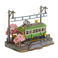 Puzzle in 3d che riproduce la stazione di un tram vicino ad un albero di ciliegio in fiore.