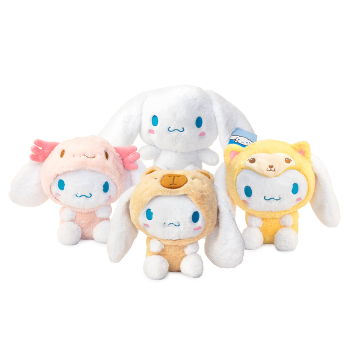 Plush fluffy di Cinnamoroll disponibile in 4 varianti: Cinnamoroll classico, Cinnamoroll axolotl, Cinnamoroll capibara, Cinnamoroll gattino.
