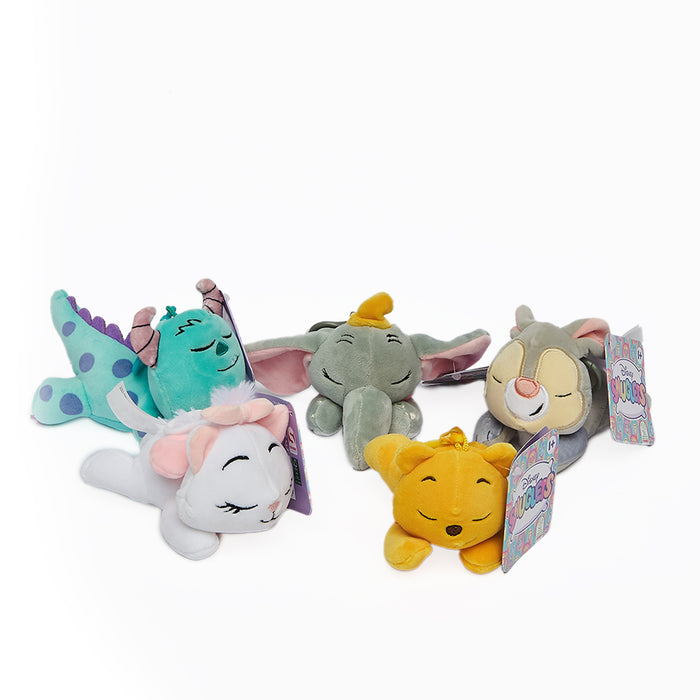 Morbidi portachiavi di peluche con i personaggi più amati della Disney raffigurati stesi mentre dormono.