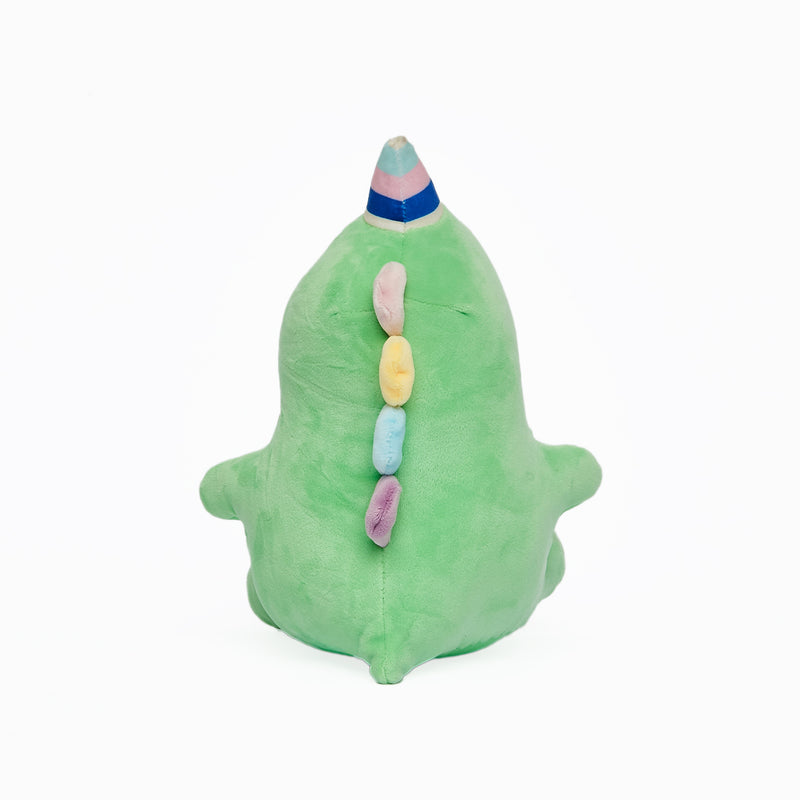 Morbido peluche a forma di dinosauro seduto colore verde con corno multicolore