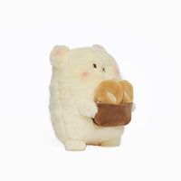 Morbido peluche  a forma di orsetto kawaii latte.L'orsetto tiene in mano un cestino con due panini