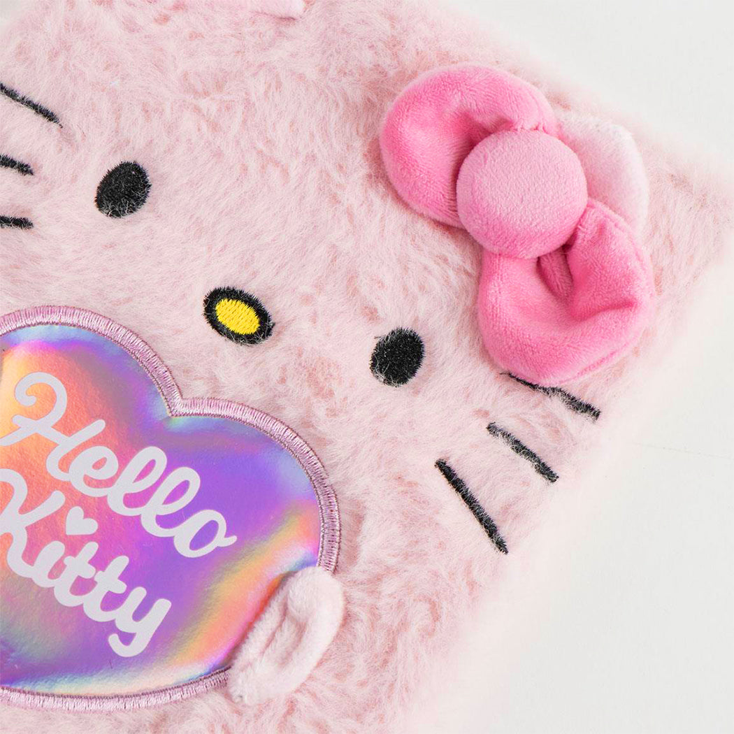 Quaderno di Hello Kitty in formato A5 con copertina pelosa. 96 pagine a righe