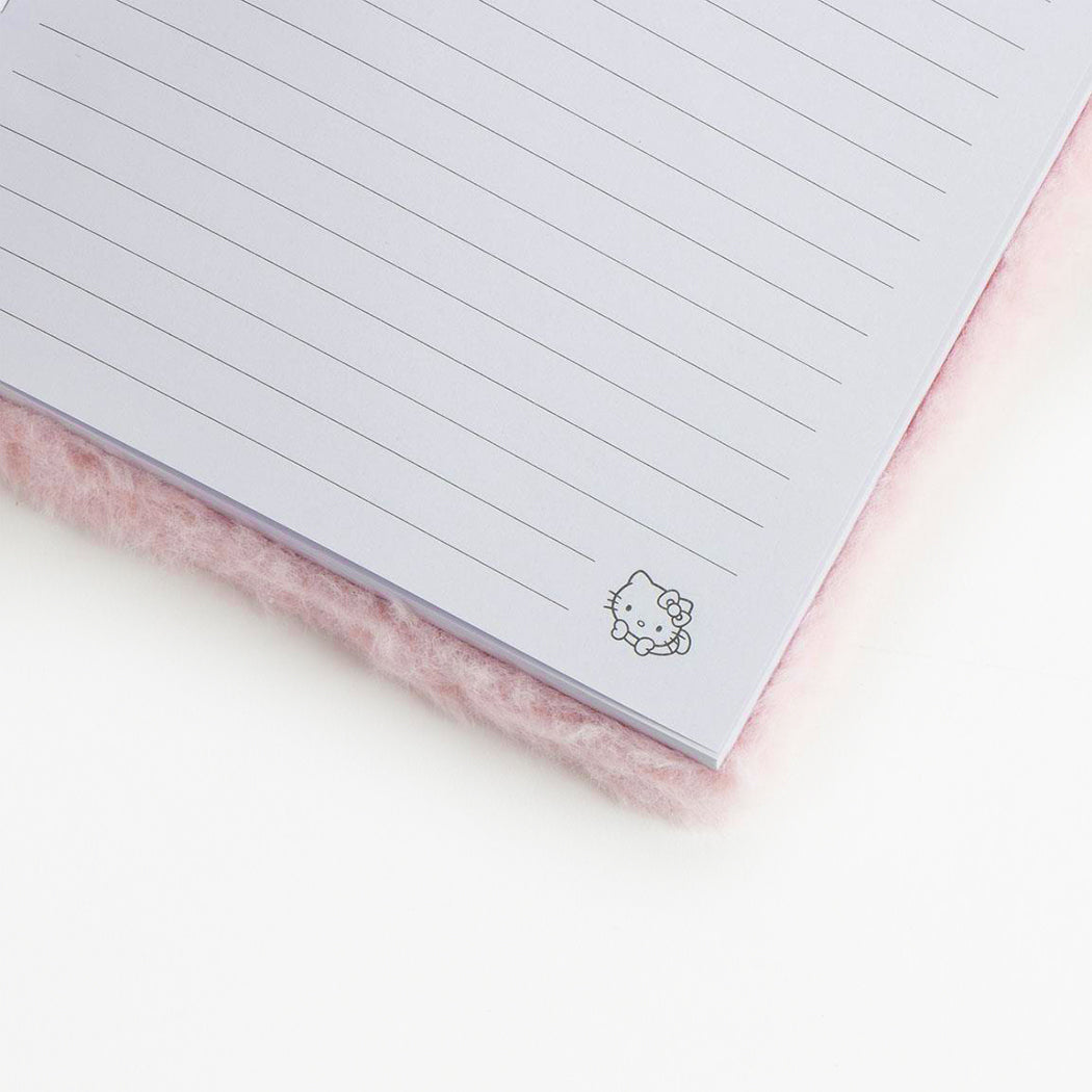 Quaderno di Hello Kitty in formato A5 con copertina pelosa. 96 pagine a righe