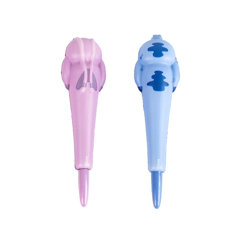 Set di due penne con i personaggi di Stitch e la sua amica Angel in versione squishy. Inchiostro nero.