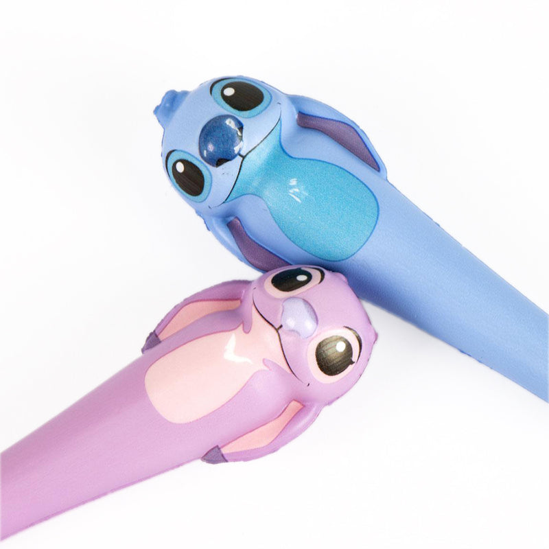 Set di due penne con i personaggi di Stitch e la sua amica Angel in versione squishy. Inchiostro nero.
