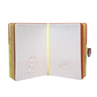 Notebook formato B6 con copertina soft touch e chiusura magnetica. Le pagine all'interno hanno diversi template per organizzare al meglio i contenuti.