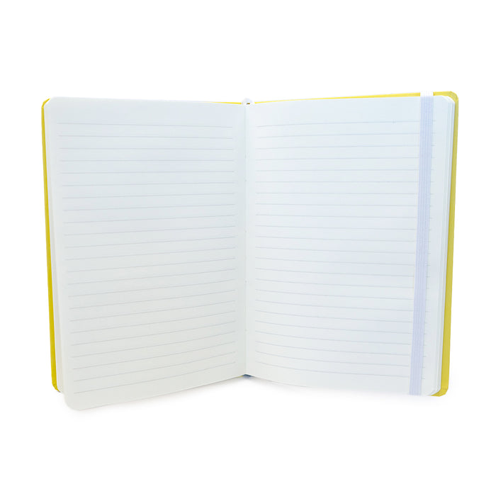 Quaderno con disegno cagnolino mangia ramen in formato A5 a righe con copertina rigida e chiusura con elastico.