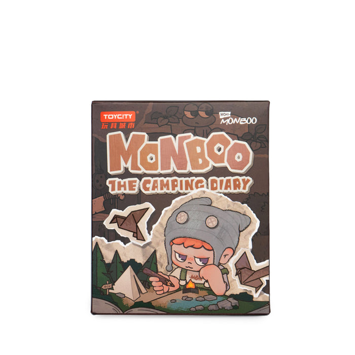 Blind Box della serie Monboo campeggio. La collezione completa è composta da 8 personaggi più uno raro.