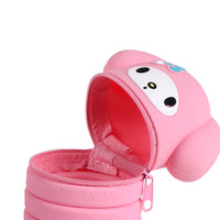 Astuccio pieghevole con i personaggi più iconici di Sanrio: Hello Kitty, My Melody e Kuromi.