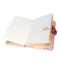 Notebook dal design a forma di maialino con copertina soft touch e una pratica chiusura magnetica.