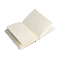 Piccolo Notebook con copertina rigida e chiusura ad elastico. Formato a A6 con pagine  a righe