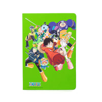 Notebook formato A5 a righe con copertina rigida e chiusura con elastico di One Piece nelle varianti: rosso, verde, blu, giallo.