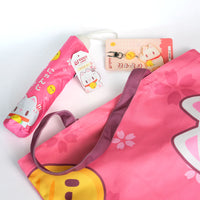 Una volta indossata non potrai più fare a meno di questa tote bag con stampa Maneki Neko.