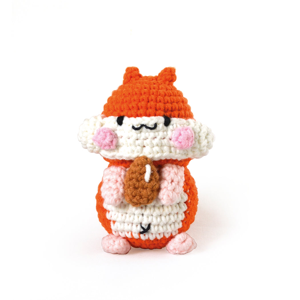 Kit completo per realizzare un grazioso criceto all'uncinetto.