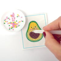 Kit completo per realizzare il mosaico di un avocado.