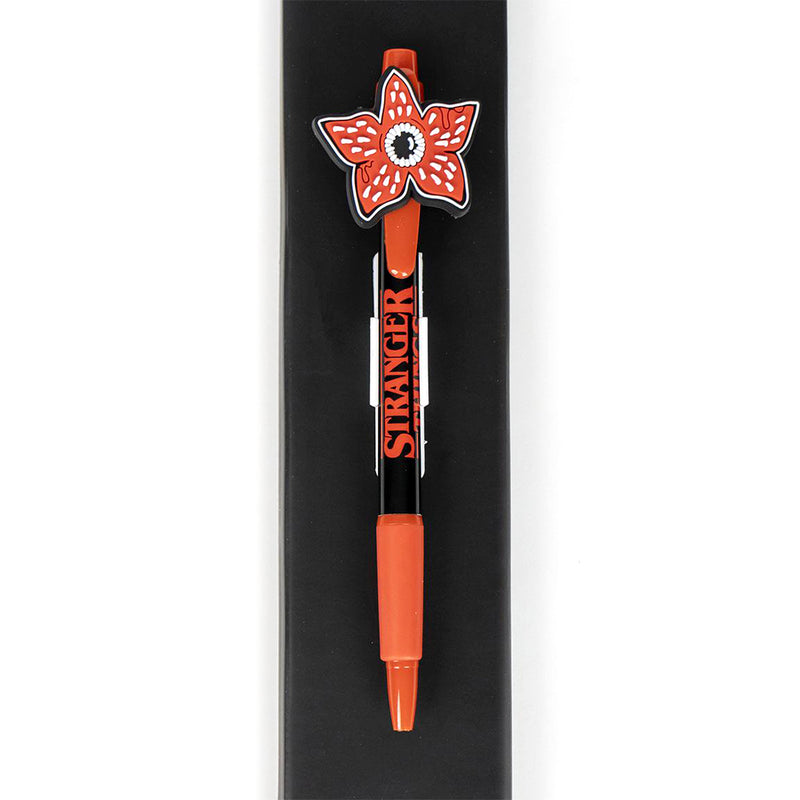 Set di scrittura Stranger Things con penna a scatto con inchiostro nero e un tacquino con chiusa elastica ed alloggiamneto per la penna