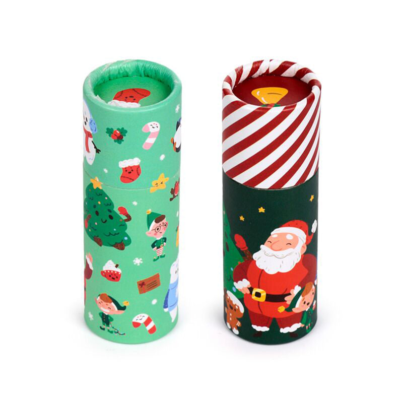 Mini astuccio con motivo natalizio contenente 12 matite colorate.