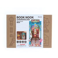 Puzzle in 3d che riproduce in miniatura lo scorcio di una strada con luci