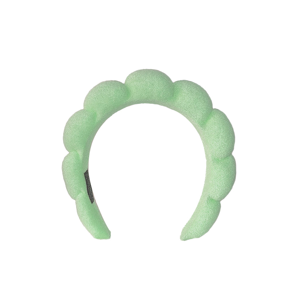 Il cerchietto più iconico del momento per iniziare la tua routine di bellezza. Disponibile in 8 colori diversi.