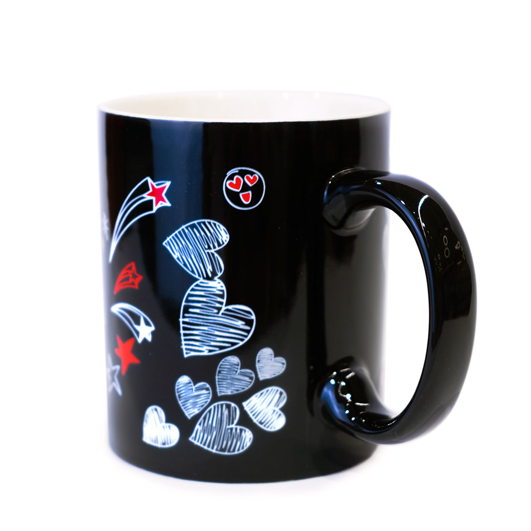 Tazza di ceramica nera con tag love