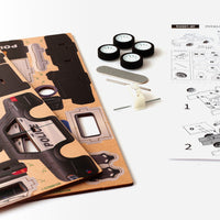 Set di costruzioni in legno 3d per realizzare il modellino della machina della polizia.