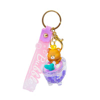 Portachiavi divertente con un tenero animaletto nella vasca da bagno.