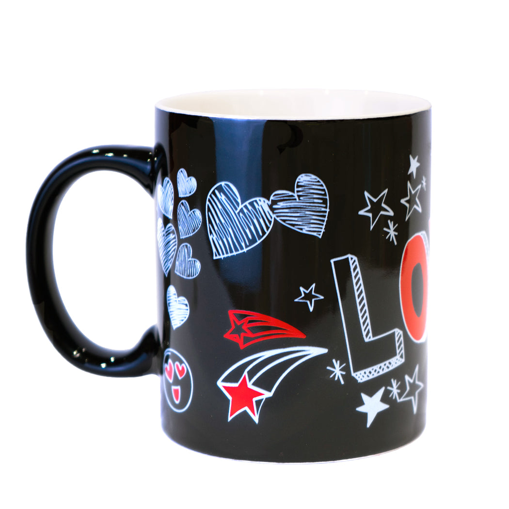 Tazza di ceramica nera con tag love