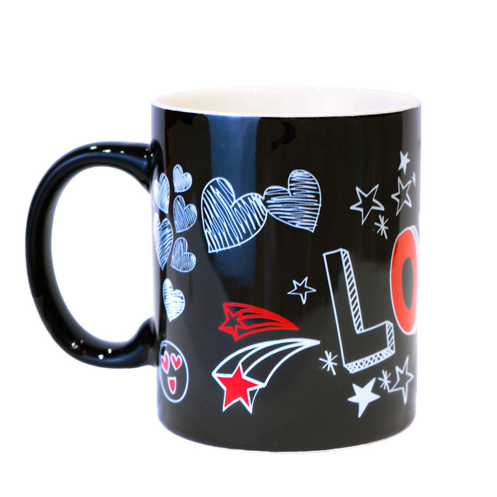 Tazza di ceramica nera con tag love