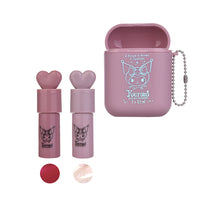 Set lipstick di Hello Kitty & Friends.
Il set contiene 2 rossetti liquidi, uno rosa e uno trasparente con glitter.