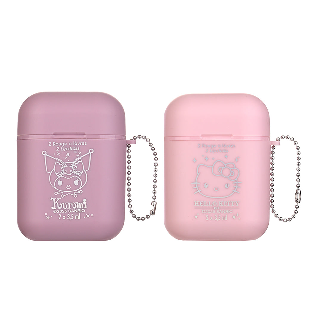 Set lipstick di Hello Kitty & Friends.
Il set contiene 2 rossetti liquidi, uno rosa e uno trasparente con glitter.