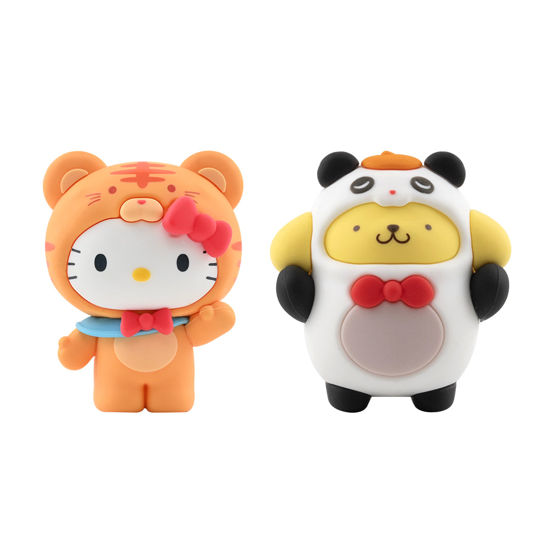 Blind Box di Hello Kitty & Friends versione mini doll. 
Ogni confezione contiene a sorpresa un personaggio della serie.