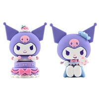 Blind Box di Kuromi versione mini doll. 
Ogni confezione contiene a sorpresa un personaggio della serie.