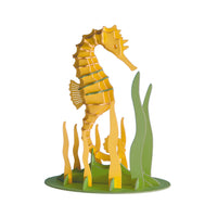 Puzzle in 3d in cartoncino che riproduce un cavalluccio marino.