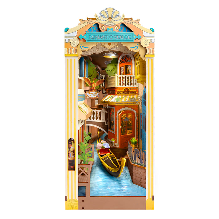 Puzzle in 3d che riproduce in miniatura uno scorcio di Venezia.