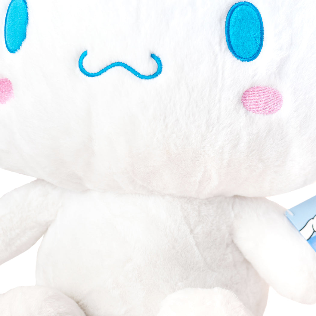Plush Maxi di Cinnamoroll super morbido e fluffy, tutto da coccolare.