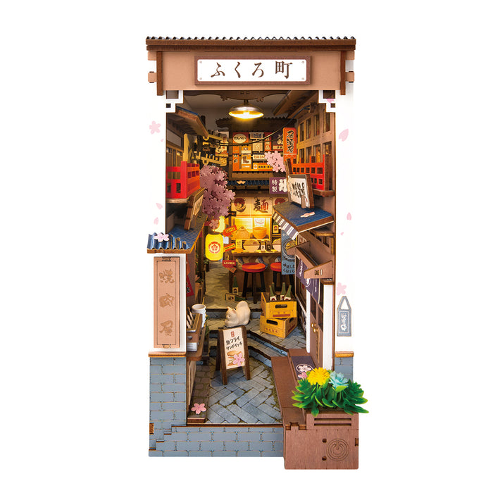 Puzzle in 3d che riproduce in miniatura un vicolo giapponese.