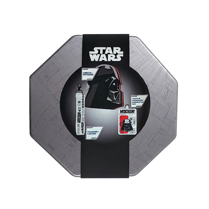 Scatola in latta contenente un kit di Star Wars. 
Il kit comprende: notebook, badge, laccetto per badge.