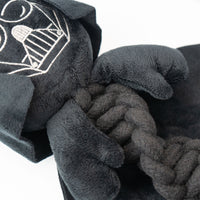 Giocattolo per cane in stoffa a forma di Darth Vader.