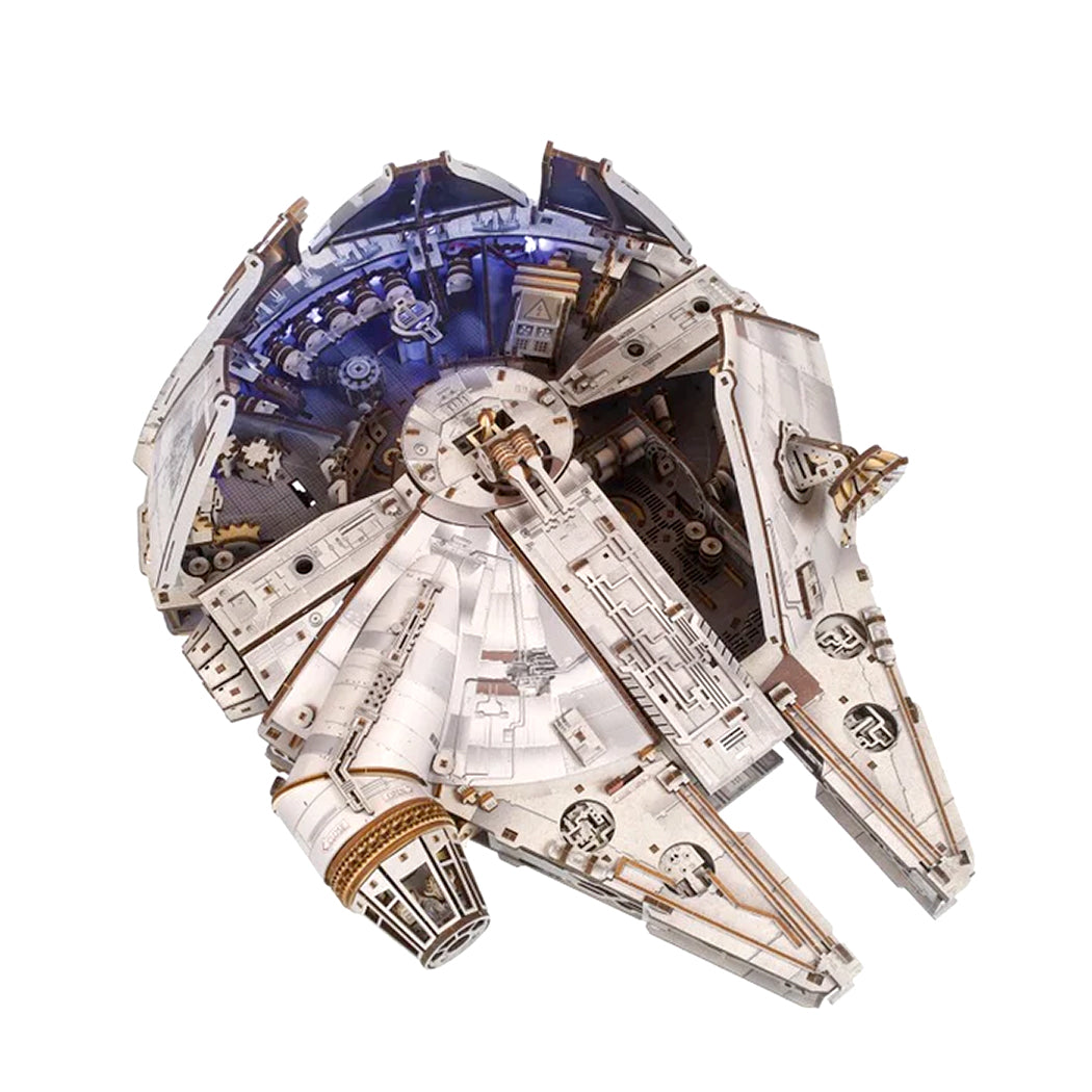 Modellino in legno 3d della Millennium Falcon della serie Star Wars