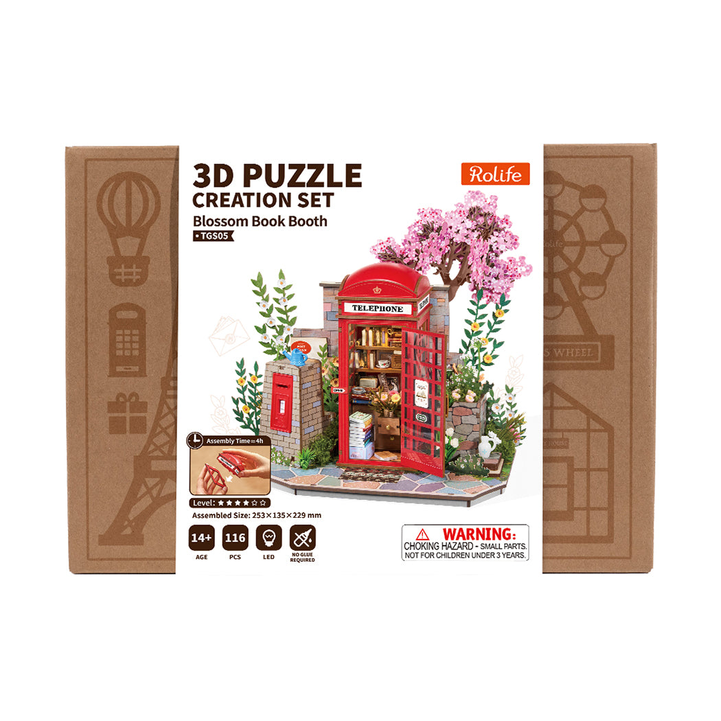 Puzzle in 3d che riproduce in miniatura una cabina telefonica inglese.