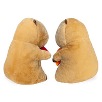 Plush super fluffy a forma di capibara.
Il plush è disponibile in 2 varianti: con carota e con anguria.