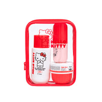 Kit beauty da viaggio di Hello Kitty.
Il kit è composto da: gel doccia, crema corpo e profumo.