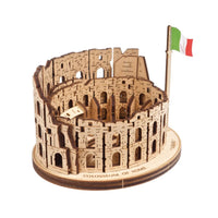 Modellino in legno 3d che riproduce il Colosseo di Roma.