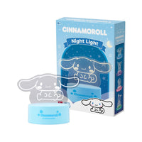 Lampada notturna dei personaggi di Hello Kitty & friends. E' disponibile in 4 varianti: Pochacco, My Melody, Kuromi, Cinnamoroll.