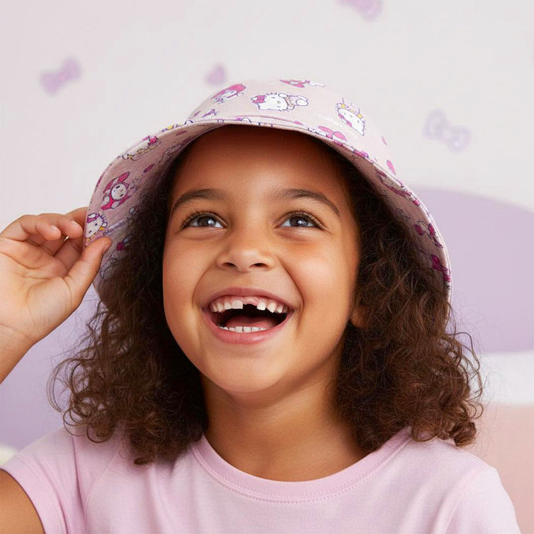 Cappellino da bambino modello pescatore di Hello Kitty.