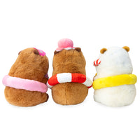 Plush a forma di capibara disponibile con salvagente a forma di fenicottero, con polipetto sulla testa, con maschera.