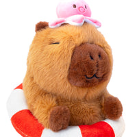 Plush a forma di capibara disponibile con salvagente a forma di fenicottero, con polipetto sulla testa, con maschera.