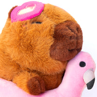 Plush a forma di capibara disponibile con salvagente a forma di fenicottero, con polipetto sulla testa, con maschera.