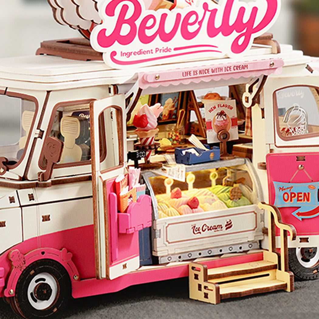 Puzzle in 3d che riproduce in miniatura un furgoncino dei gelati.