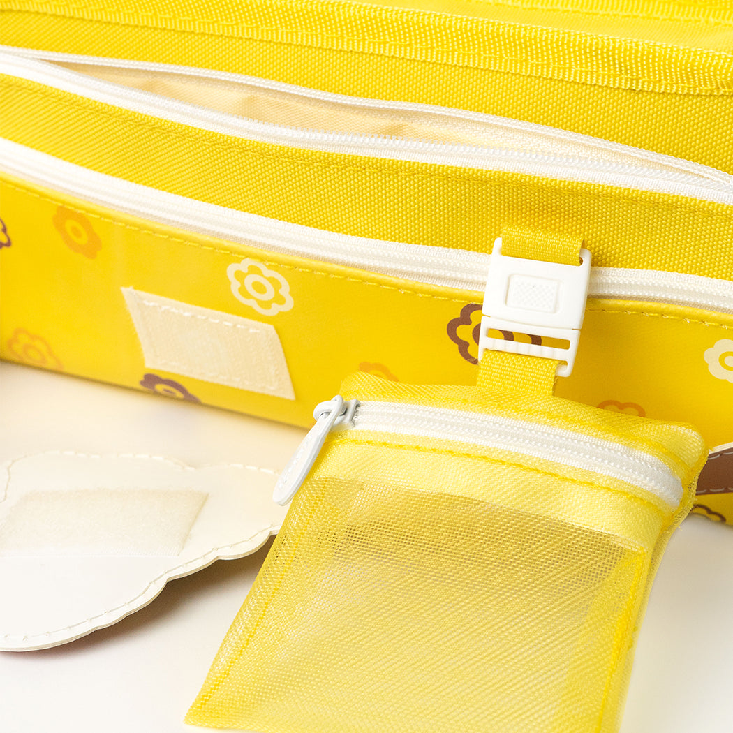 Astuccio giallo super funzionale e compatto dotato di 5 scomparti.